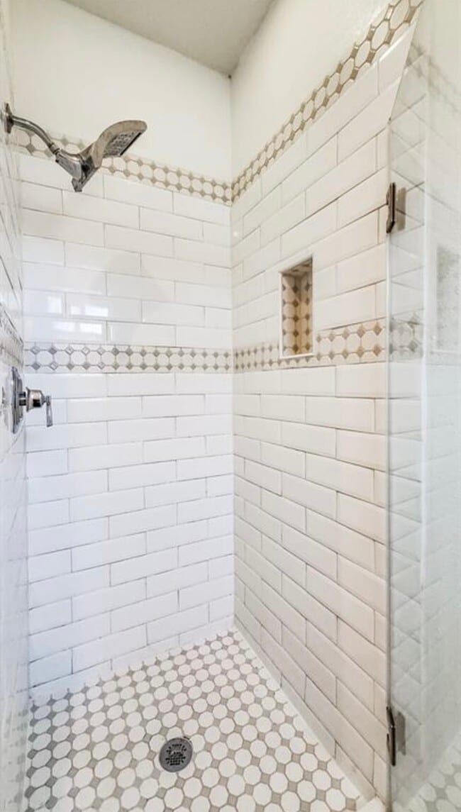 property at 902 E 32nd St