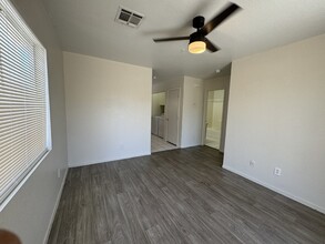 3865 Soda Springs Dr in Las Vegas, NV - Building Photo - Building Photo