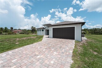 3911 Randall Blvd in Naples, FL - Building Photo - Building Photo