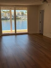 7420 Bay Island Dr S in South Pasadena, FL - Building Photo - Building Photo