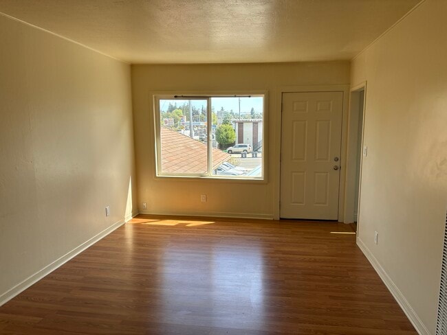 124 Lewelling Blvd, Unit 124 in Ashland, CA - Building Photo - Building Photo