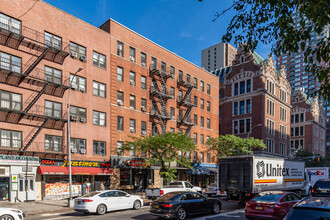 885 Tenth Ave in New York, NY - Foto de edificio - Primary Photo
