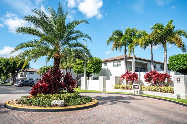 Legacy Palm Isle in Miami, FL - Building Photo - Building Photo
