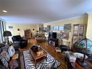 27110 Grand Central Pkwy in New York, NY - Building Photo - Building Photo