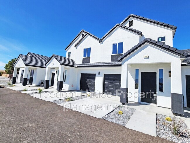 384 Erin St in Pahrump, NV - Building Photo - Building Photo