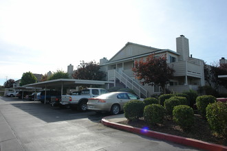 Mariner Village Apartments in Salinas, CA - Building Photo - Building Photo