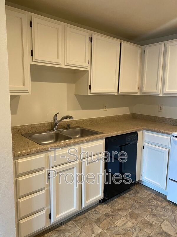 7041 S 116th Pl in Seattle, WA - Foto de edificio - Building Photo