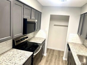 535 McQueary St in Arlington, TX - Building Photo - Building Photo