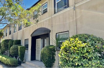 1852-1862 N Edgemont St in Los Angeles, CA - Foto de edificio - Building Photo