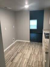 512 Graham Ave in Dallas, TX - Building Photo - Building Photo