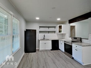 944 Scoggins Rd in Dallas, GA - Foto de edificio - Building Photo