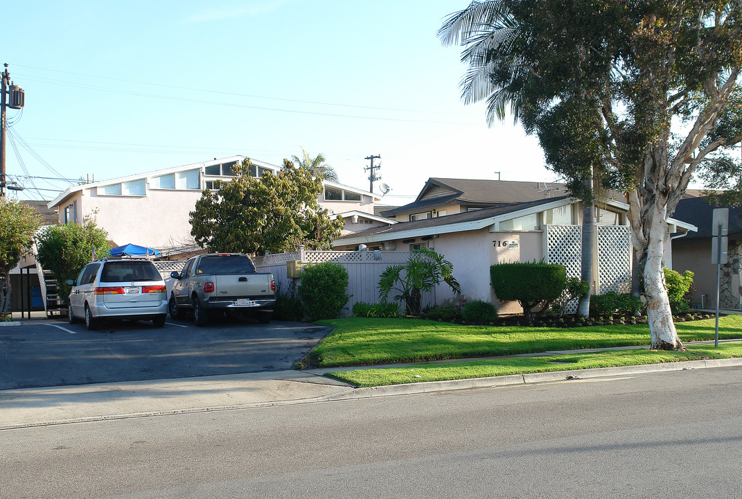 716 James St in Costa Mesa, CA - Foto de edificio