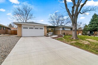 1277 S Independence St in Lakewood, CO - Foto de edificio - Building Photo