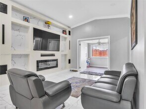 15851 SW 108th Ave in Miami, FL - Building Photo - Building Photo