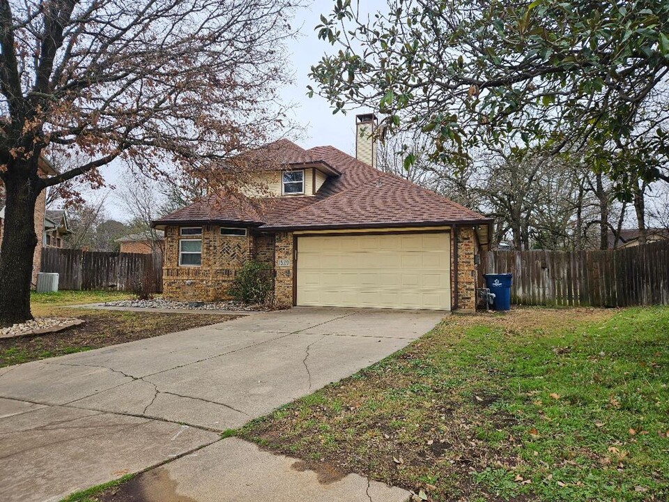 1529 Brookwood Dr in Grapevine, TX - Building Photo