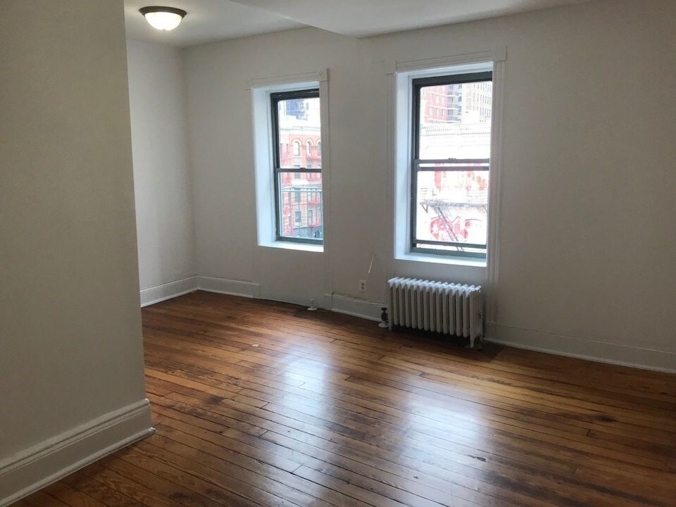 1491 Lexington Ave in New York, NY - Building Photo