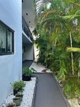 2379 NE 172nd St in North Miami Beach, FL - Building Photo - Building Photo