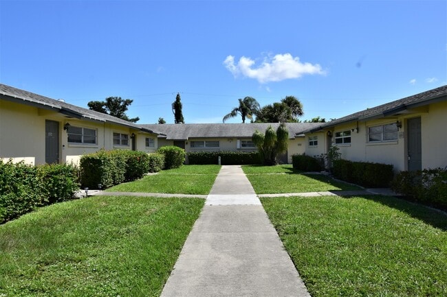5064 Michigan Ave in West Palm Beach, FL - Building Photo - Building Photo
