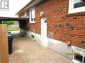 100 Snowood Ct in Toronto, ON - Building Photo - Building Photo