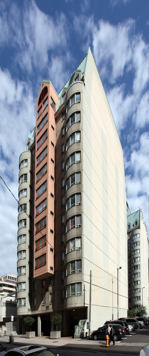 Simcoe St. Patrick in Toronto, ON - Building Photo