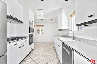 4509 Canoga Dr in Los Angeles, CA - Foto de edificio - Building Photo