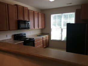 5585 Farm House Trail in Winston-Salem, NC - Foto de edificio - Building Photo