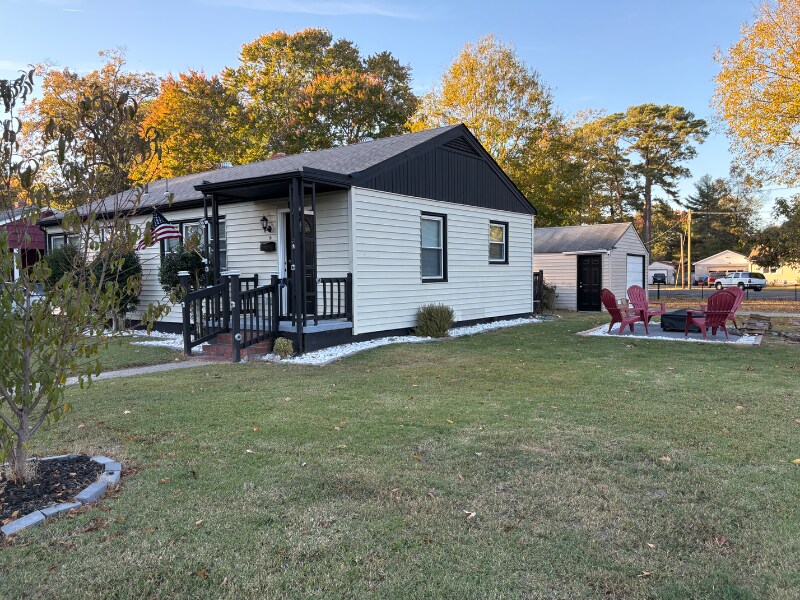 15 Bedford Rd in Newport News, VA - Building Photo