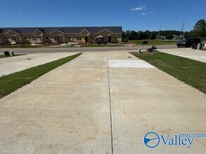 121 Foster Wy Dr in Huntsville, AL - Building Photo - Building Photo
