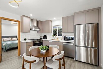 5595 Heil Ave in Huntington Beach, CA - Building Photo - Building Photo