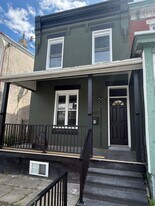 6022 Pine St in Philadelphia, PA - Building Photo