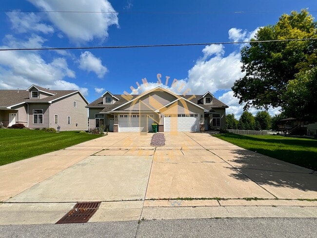 2656 Cormier Rd in Green Bay, WI - Building Photo - Building Photo