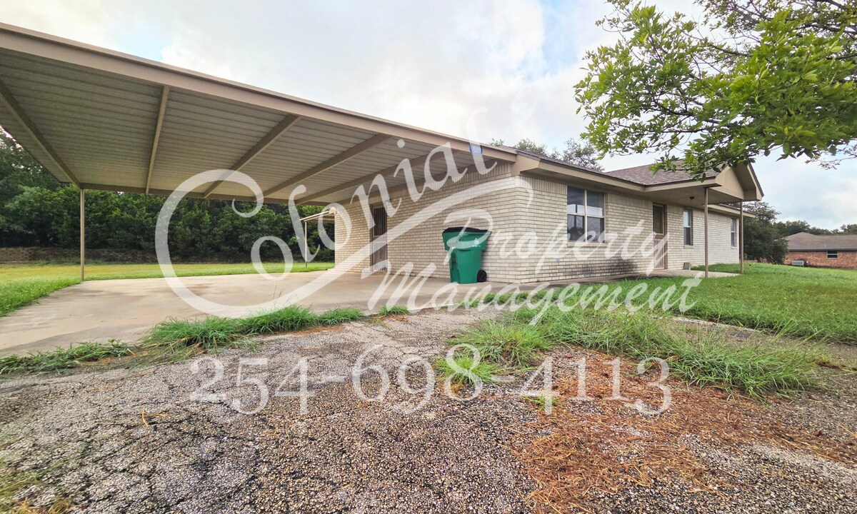 1009 Cherokee Trail in Kempner, TX - Building Photo