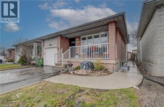 383 Rexford Dr in Hamilton, ON - Building Photo - Building Photo