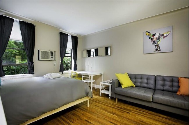 328 E 74th St-Unit -#01 in New York, NY - Foto de edificio - Building Photo