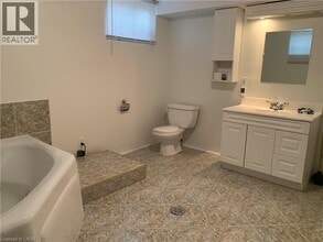 72 Southmeadow Crescent in Hamilton, ON - Building Photo - Building Photo