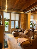 1500 W Monroe St, Unit 405 in Chicago, IL - Building Photo