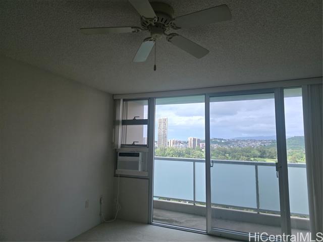 3009 Ala Makahala Pl in Honolulu, HI - Building Photo - Building Photo