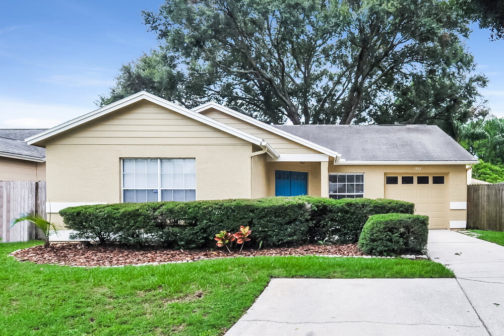 1903 Dartford Ct in Valrico, FL - Building Photo