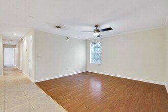 7323 Snowden Rd in San Antonio, TX - Building Photo - Building Photo