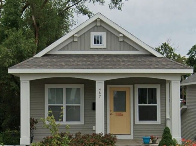 property at 487 W Muskegon Ave