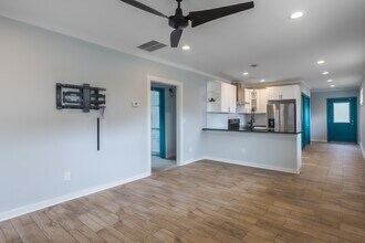 1387 Lyle Ave in East Point, GA - Building Photo - Building Photo