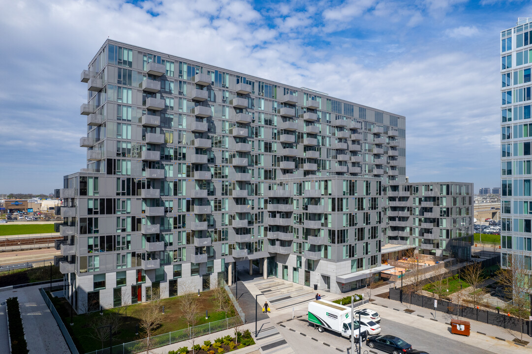 Rocket Condos in Toronto, ON - Building Photo