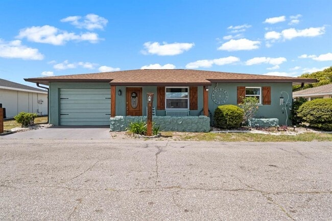 706 W Brockton Pl in Sun City Center, FL - Building Photo - Building Photo