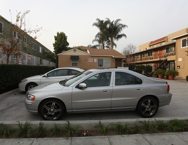 241 W Verdugo Ave in Burbank, CA - Building Photo - Building Photo