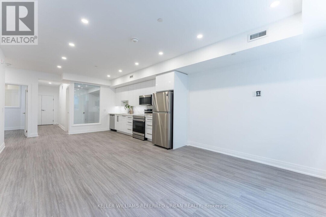 475-475 Queen St W in Toronto, ON - Building Photo