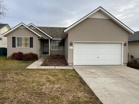 856 N Doryport Ct in Post Falls, ID - Building Photo