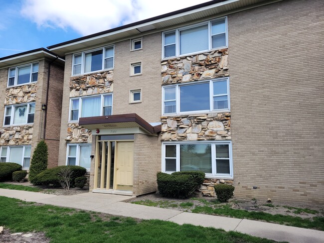 3166 W Meadow Lane Dr, Unit #13 in Merrionette Park, IL - Foto de edificio - Building Photo