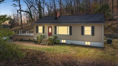 1718 Clifton Rd in Bristol, TN - Building Photo - Building Photo