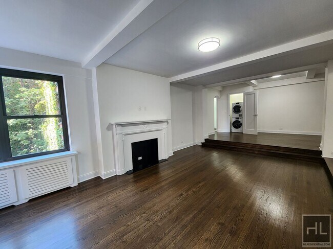 FIFTH AVENUE, Unit 5F in New York, NY - Building Photo - Building Photo