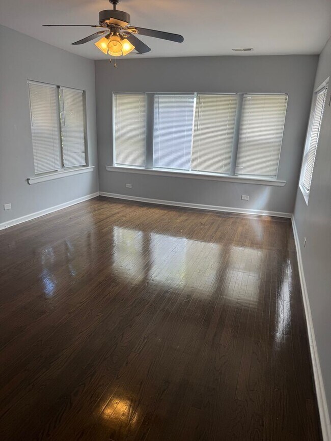 8234 S Maryland Ave in Chicago, IL - Building Photo - Building Photo